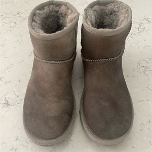 Ugg minis size 7